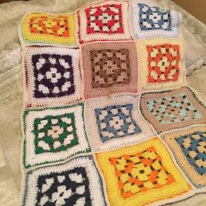 COLORFUL  VINTAGE GRANNY SQUARE BABY BLANKET Crocheted  THROW